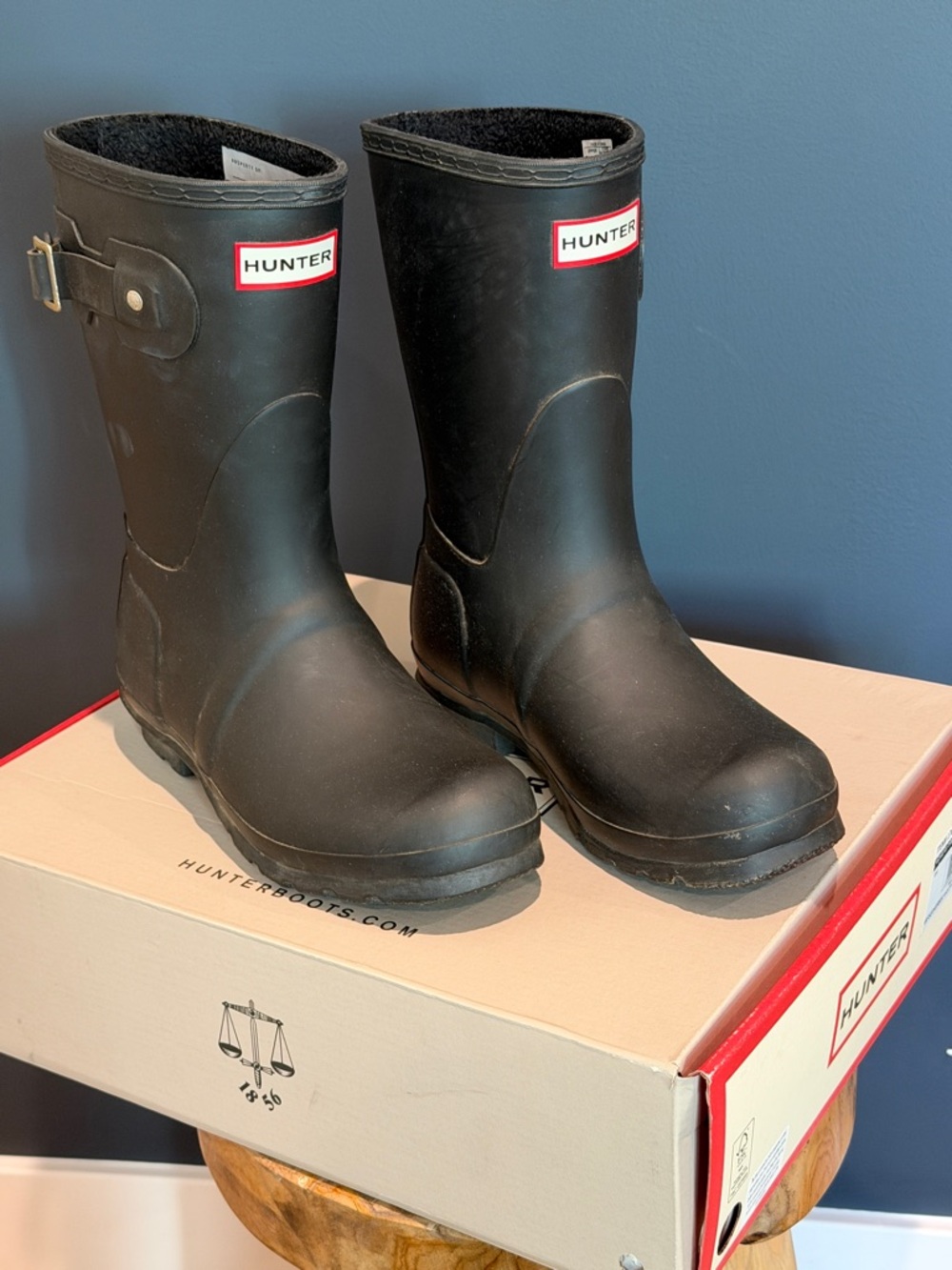 Hunter Women’s Black Rubber Mid-Calf Rain Boots Original insulated short Size 7
